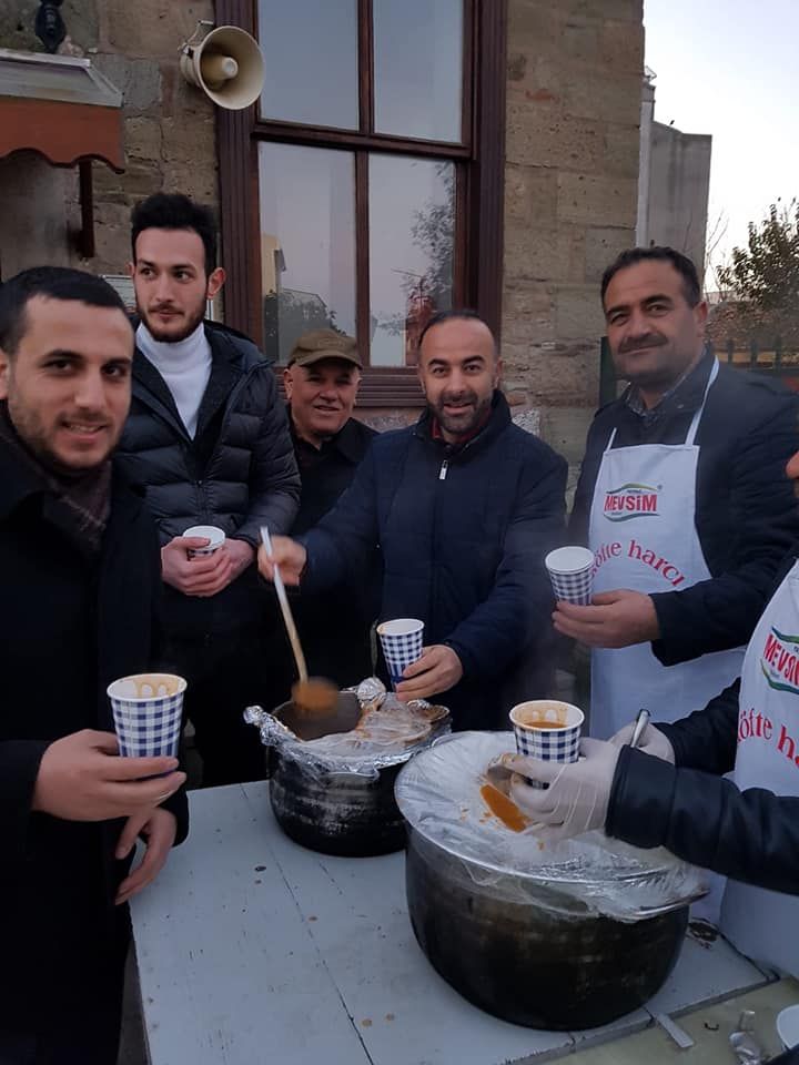 Camiyi Sevdiler, Namazla Buluştular.