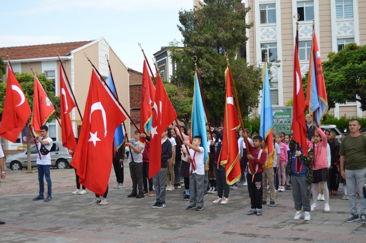 Öğrenciler Sınıfları Doldurdu