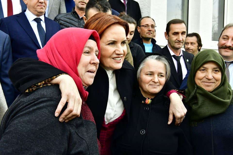  Akşener, Çarşıyı Pazarı Gezdi.