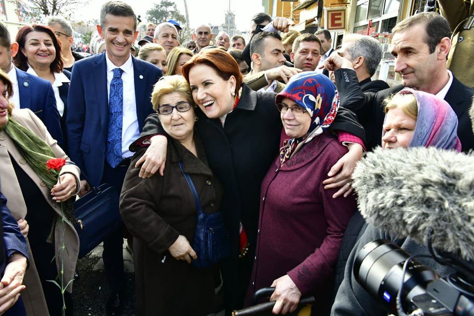  Akşener, Çarşıyı Pazarı Gezdi.