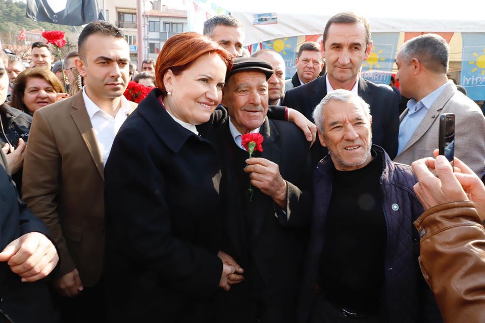  Akşener, Çarşıyı Pazarı Gezdi.