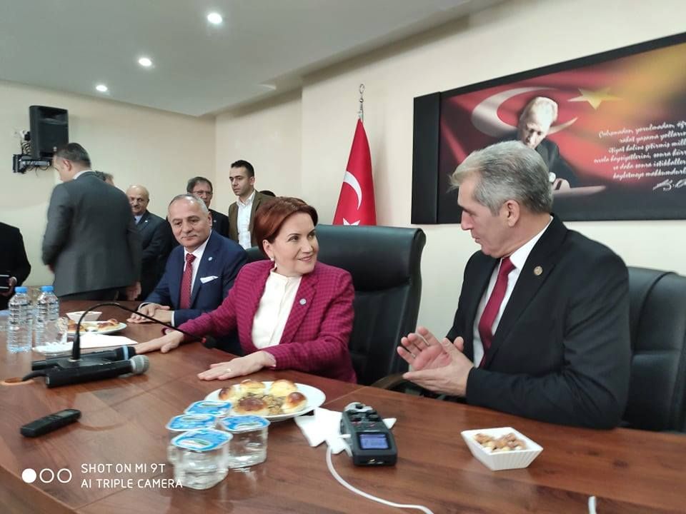  Akşener, Çarşıyı Pazarı Gezdi.