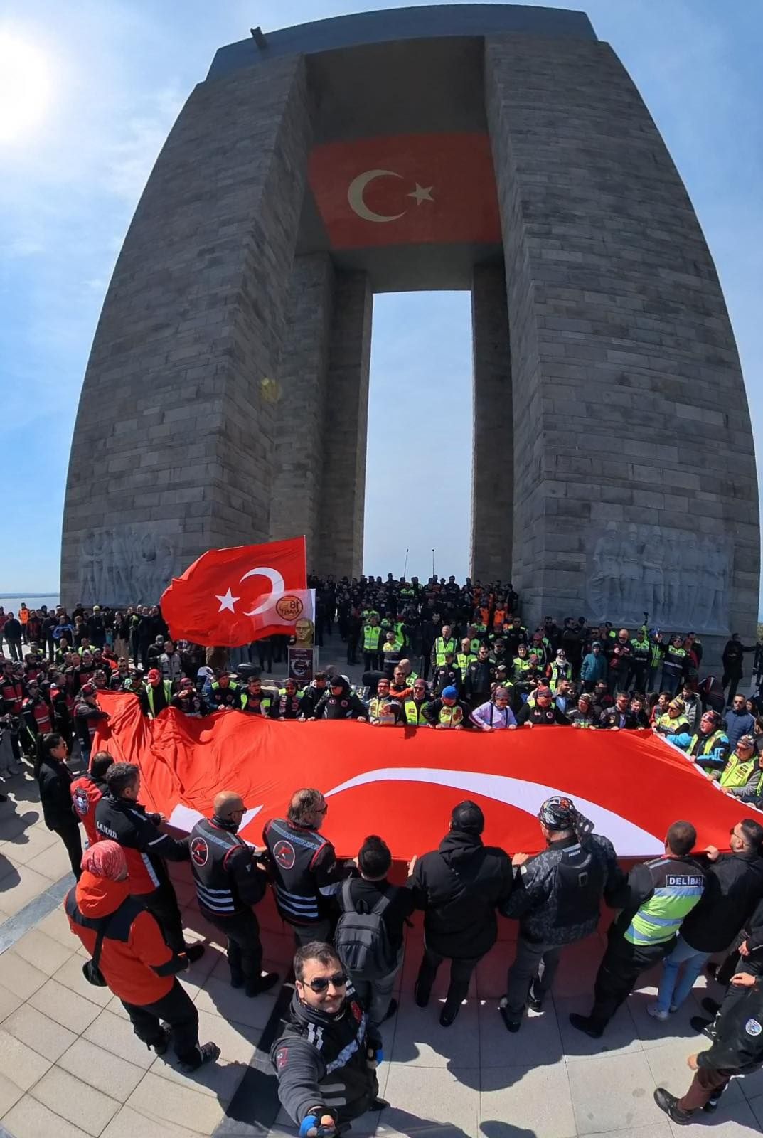 Motorları Şehitlere Saygı İçin Sürdüler.