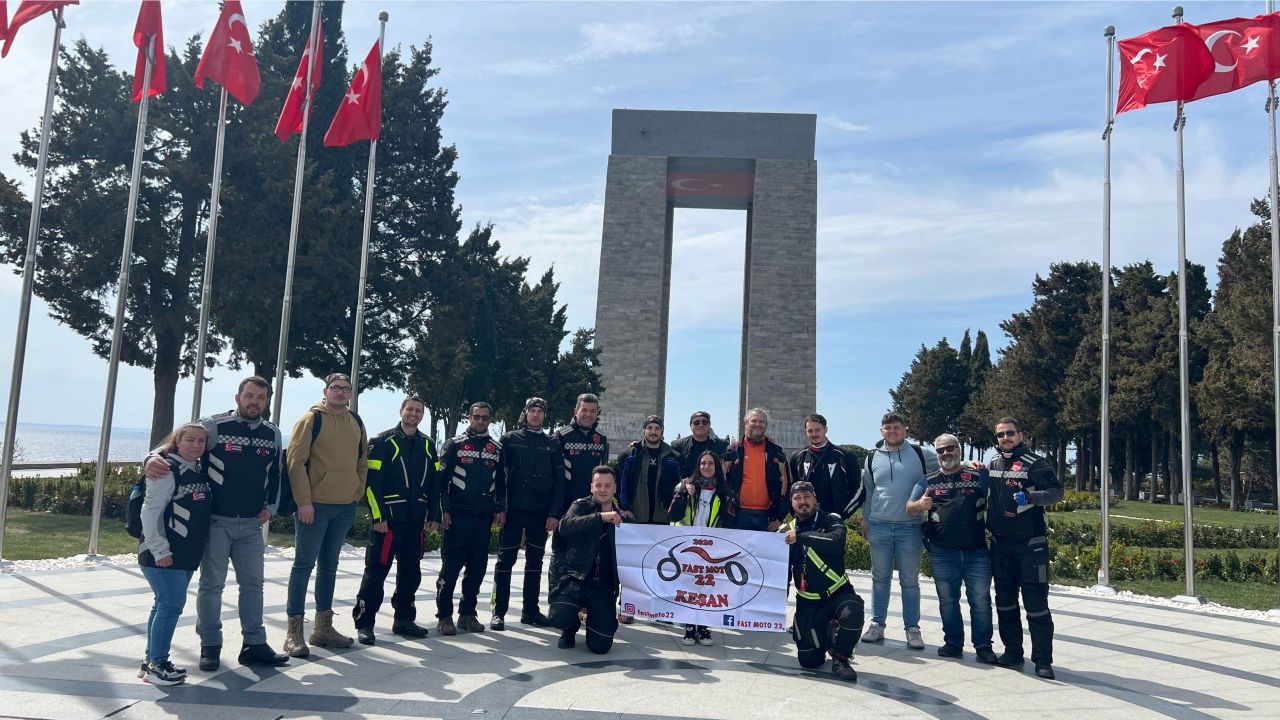 Motorları Şehitlere Saygı İçin Sürdüler.