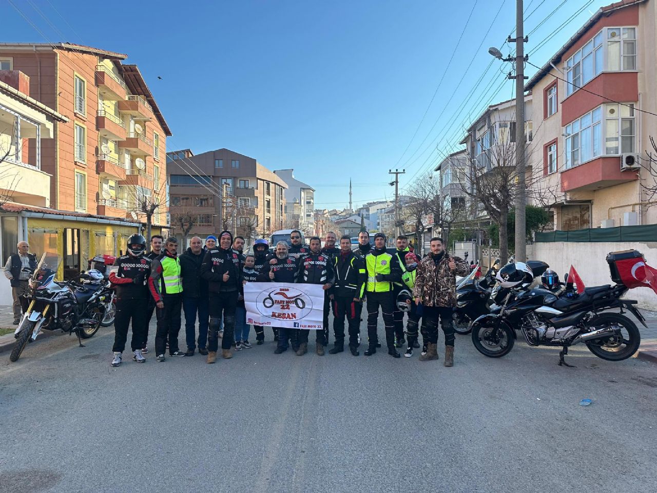 Motorları Şehitlere Saygı İçin Sürdüler.