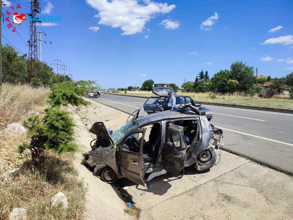 Hurdaya Dönen Otomobilde 6 Kişi Yaralandı