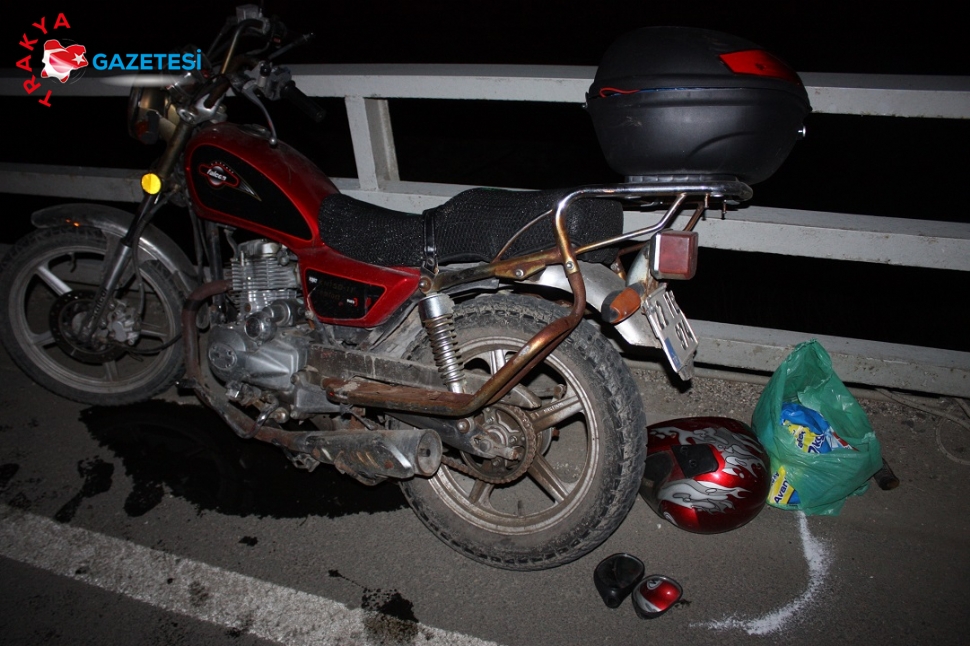 Seyir halindeki motosikletin devrilmesi sonucu 2 kişi yaralandı