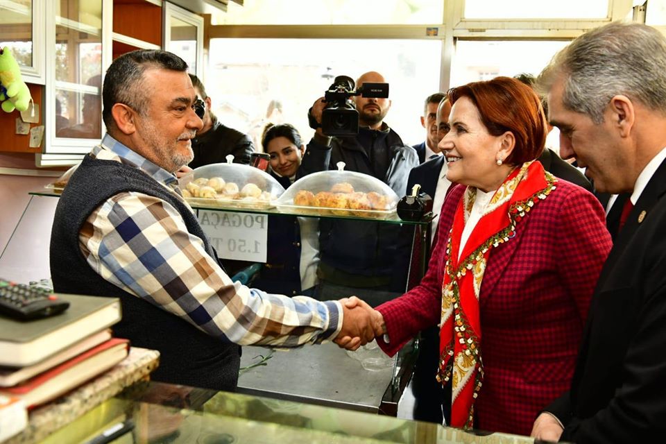 Akşener, Çarşıyı Pazarı Gezdi.