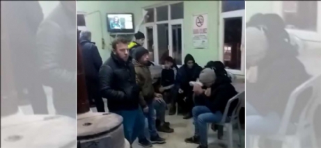 Göçmenler Köy Kahvehanesine Sığındı