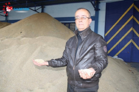 Balcılar, kalitesiz pirinç ithal edilmesine tepki gösterdi.