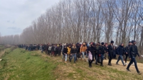 Tel Çitleri Keserek Yunanistan’a Geçtiler